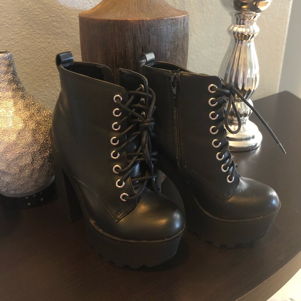 Reposhing black chunky platform boots